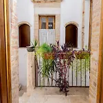 Palazzo De Matteis Bed & Breakfast 4*